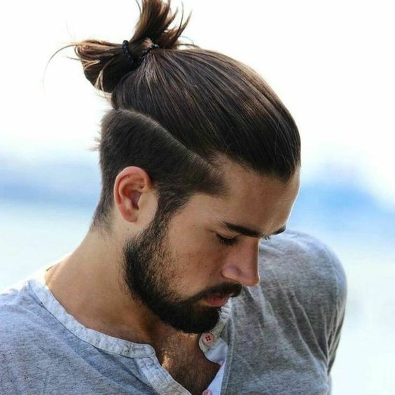 Les 44 plus belles coiffures pour hommes aux cheveux longs 2