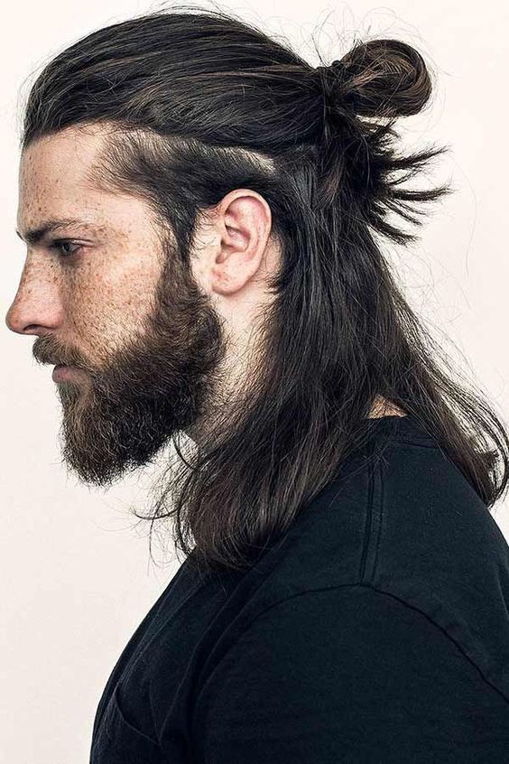 Les 44 plus belles coiffures pour hommes aux cheveux longs 26