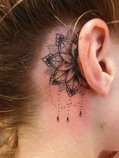 Les 50 plus beaux tatouages derrière l'oreille 27