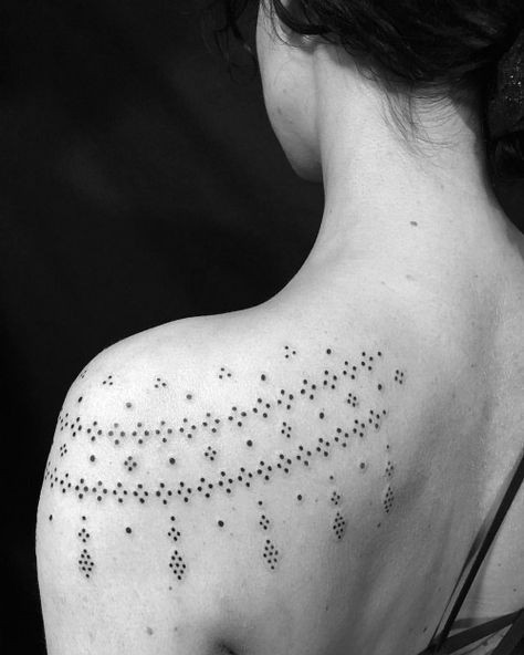 Les 50 plus beaux tatouages femme à l'épaule 31