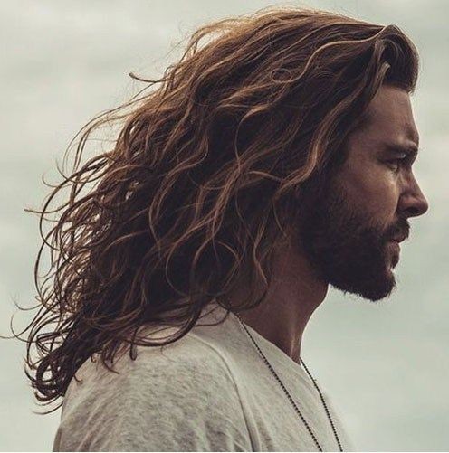 Les 44 plus belles coiffures pour hommes aux cheveux longs 39