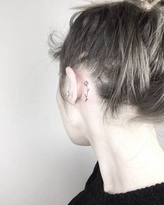 Les 50 plus beaux tatouages derrière l'oreille 40