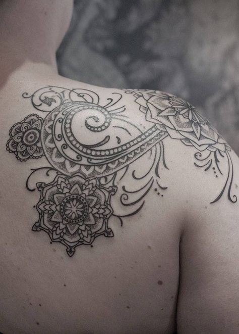 Les 50 plus beaux tatouages femme à l'épaule 4