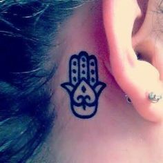 Les 50 plus beaux tatouages derrière l'oreille 41