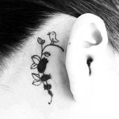 Les 50 plus beaux tatouages derrière l'oreille 47