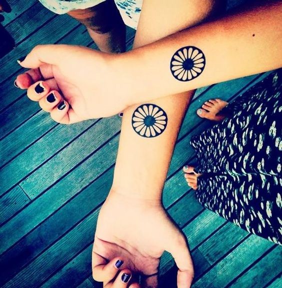 50 top idées de tatouages sœur pour s'inspirer 5