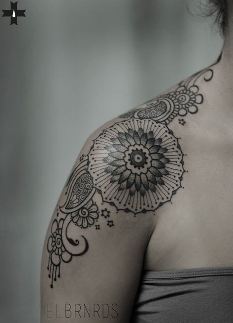 Les 50 plus beaux tatouages femme à l'épaule 8