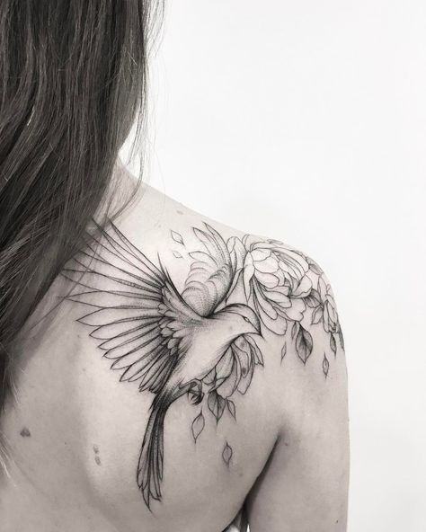 Les 50 plus beaux tatouages femme à l'épaule 10