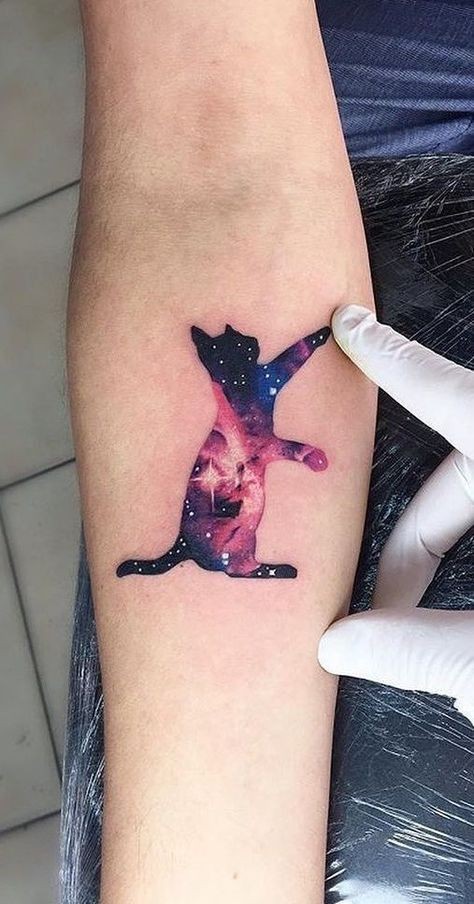 27 top idées de tatouages chat noir pour s'inspirer 11