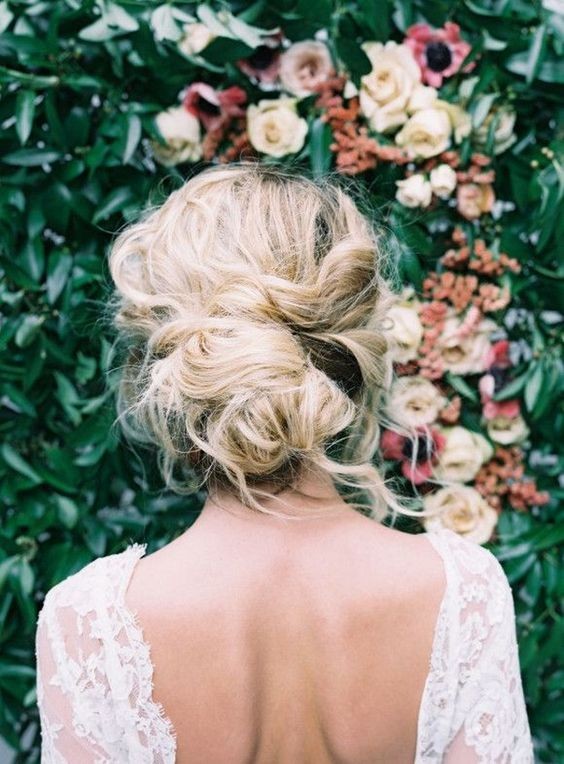 33 Coiffures de mariage bohèmes pour cheveux mi longs 12