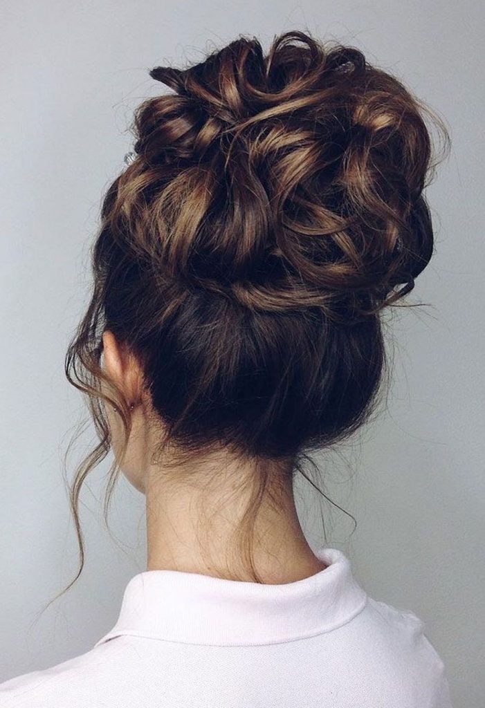 42 Coiffures de mariage pour cheveux mi-longs 12