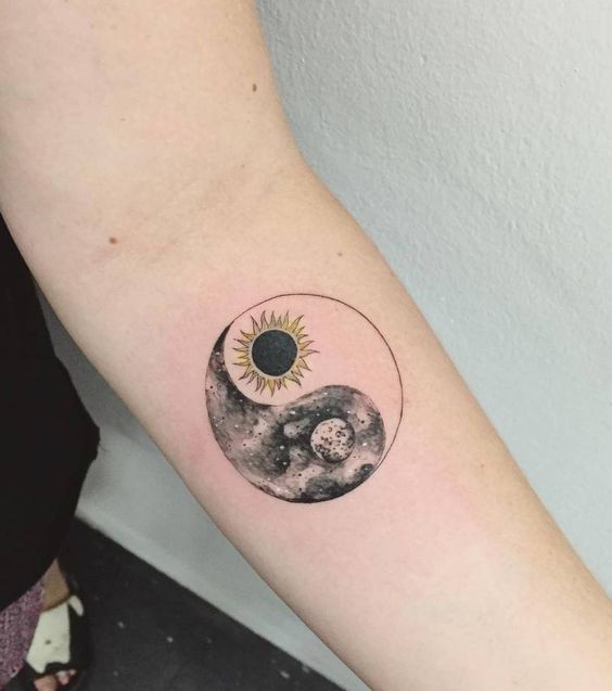 33 top idées de tatouages lune & soleil 14