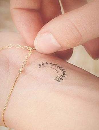 32 top idées de tatouages lune celtique pour s'inspirer 15