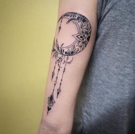 32 top idées de tatouages lune celtique pour s'inspirer 21