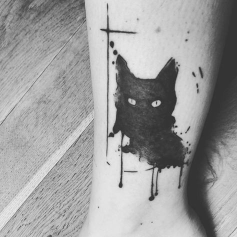 27 top idées de tatouages chat noir pour s'inspirer 23
