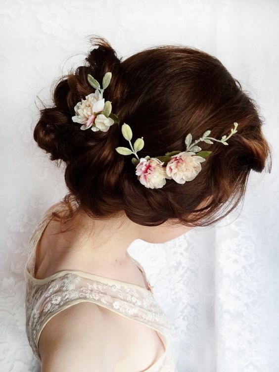 33 Coiffures de mariage bohèmes pour cheveux mi longs 24