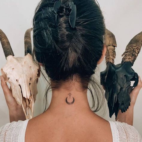 54 top idées de tatouages cou pour s'inspirer 26