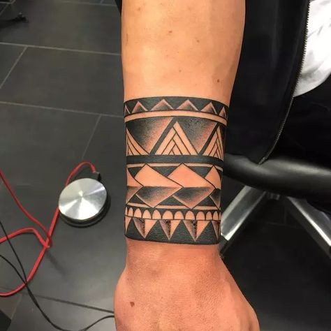 49 top idées de tatouages maori avant bras 28