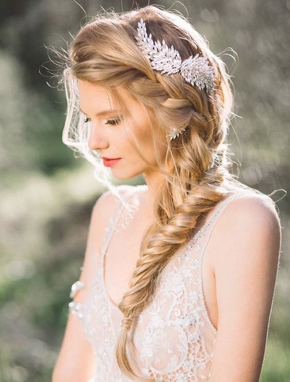 33 Coiffures de mariage bohèmes pour cheveux mi longs 30