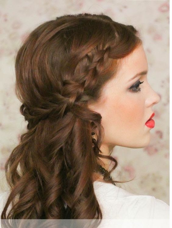 33 Coiffures de mariage bohèmes pour cheveux mi longs 3