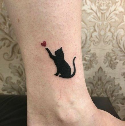 27 top idées de tatouages chat noir pour s'inspirer 3