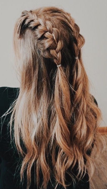 33 Coiffures de mariage bohèmes pour cheveux mi longs 31