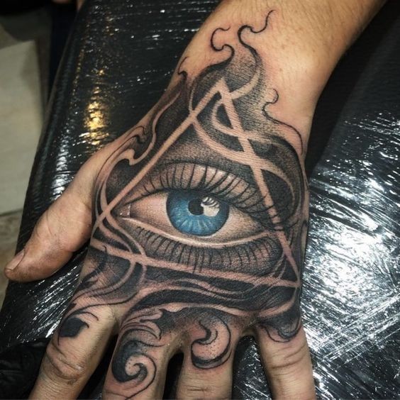 Les 52 plus beaux tatouages de main 32