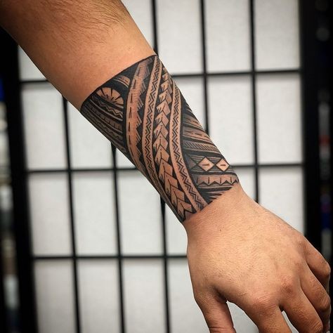49 top idées de tatouages maori avant bras 36