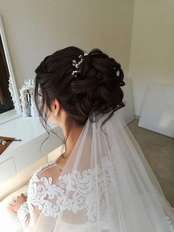 42 Coiffures de mariage pour cheveux mi-longs 38