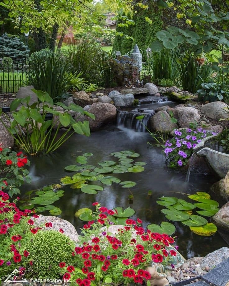 37 idées d'étangs de jardin avec des cascades 26
