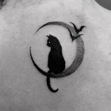 27 top idées de tatouages chat noir pour s'inspirer 4
