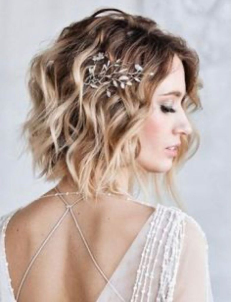 42 Coiffures de mariage pour cheveux mi-longs 43