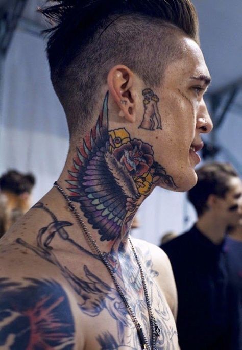 54 top idées de tatouages cou pour s'inspirer 44