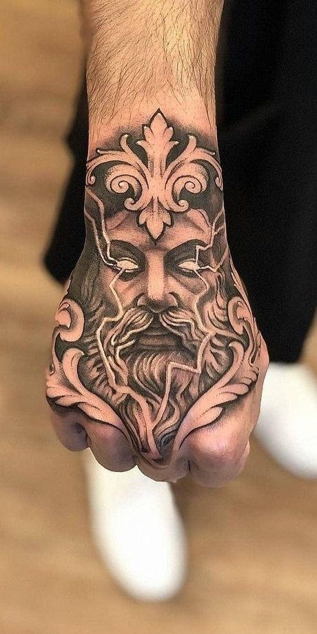 Les 52 plus beaux tatouages de main 48