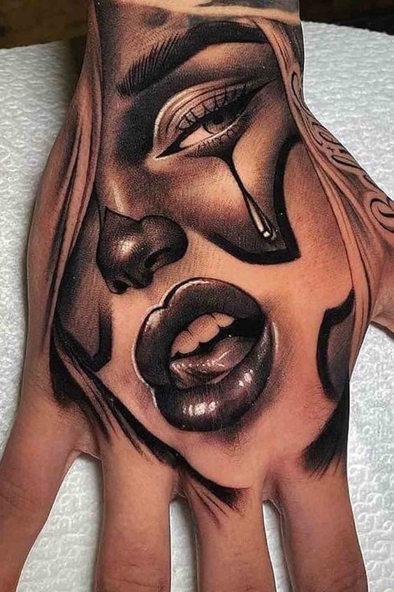 Les 52 plus beaux tatouages de main 49