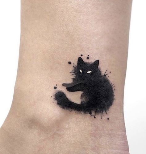 27 top idées de tatouages chat noir pour s'inspirer 6
