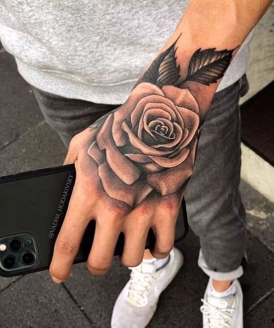 Les 52 plus beaux tatouages de main 6