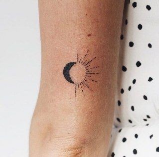 33 top idées de tatouages lune & soleil 6 33 top idées de tatouages lune & soleil 6