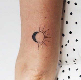 33 top idées de tatouages lune & soleil 6