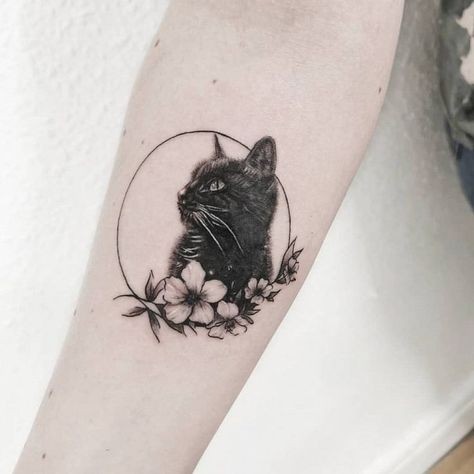27 top idées de tatouages chat noir pour s'inspirer 8