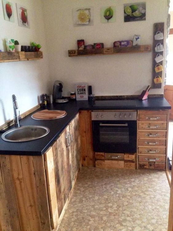 25 idées pour aménager une cuisine avec des palettes 16 25 idées pour aménager une cuisine avec des palettes 16