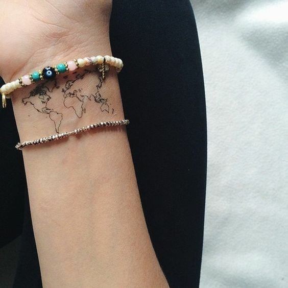 29 idées de tatouages poignet discrets pour femme 9