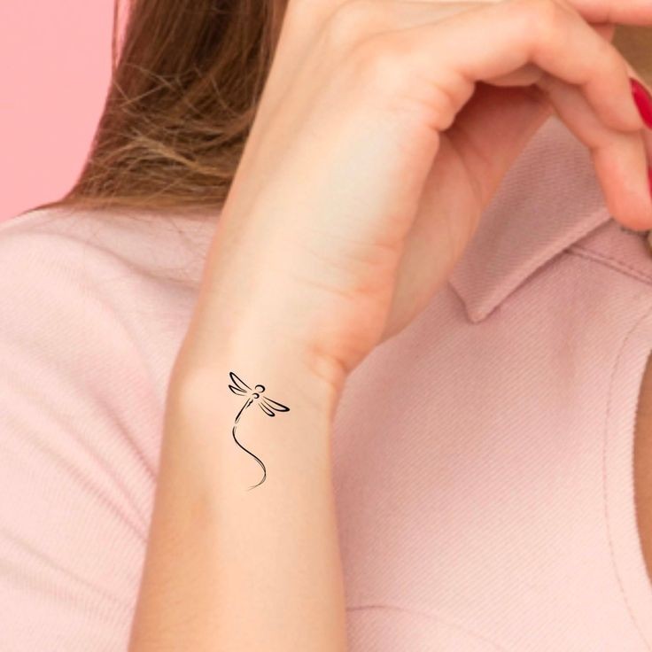 29 idées de tatouages poignet discrets pour femme 15