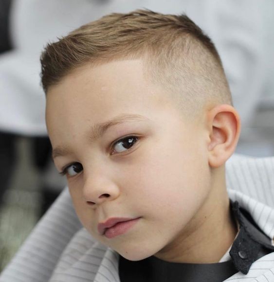 44 top idées de coupes de cheveux pour enfant 13