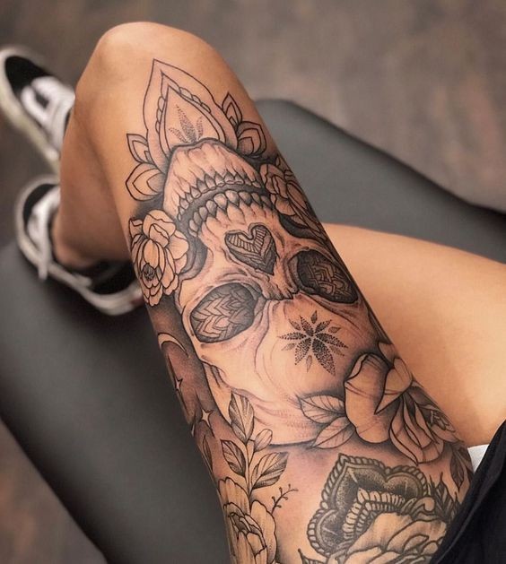 100 top idées de tatouages cuisse pour femme 38