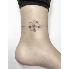 100 idées de tatouages cheville pour femme 7