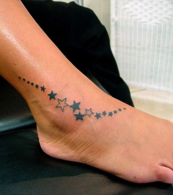 100 idées de tatouages cheville pour femme 10