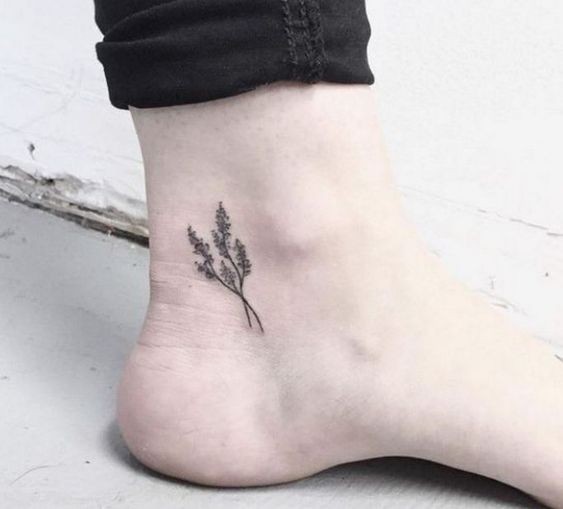 100 idées de tatouages cheville pour femme 17