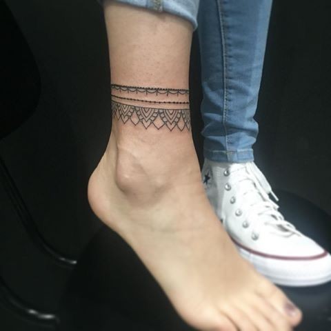 100 idées de tatouages cheville pour femme 23