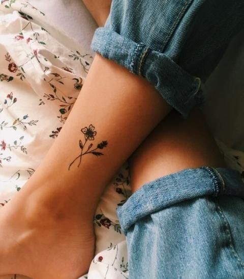 100 idées de tatouages cheville pour femme 71
